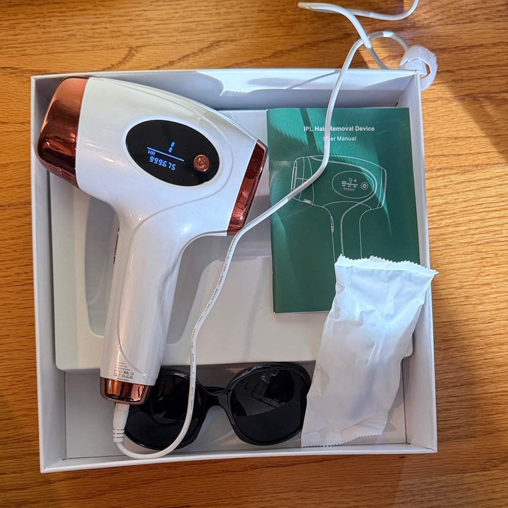 IPL hair removal device